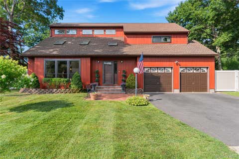 Photo of 20 Debragga Avenue, East Moriches, NY 11940 (MLS # 1028919)