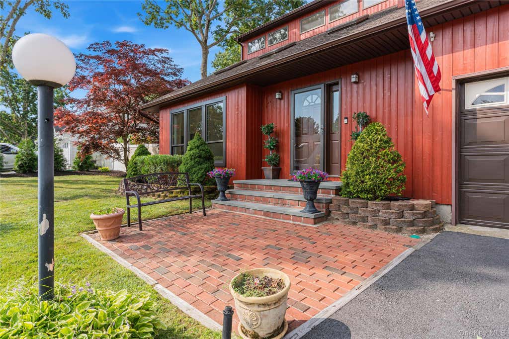 Photo of 20 Debragga Avenue, East Moriches, NY 11940 (MLS # 1028919)