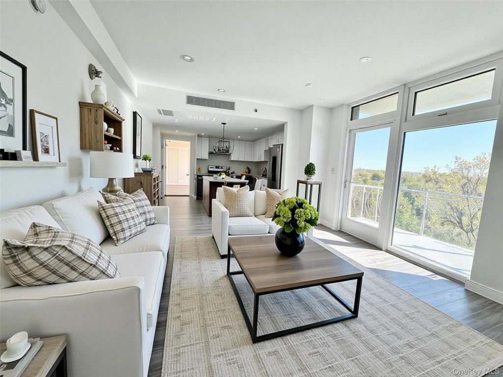 Photo of 65-18 Austin St, Unit 7H St, Rego Park, NY 11374 (MLS # 960285)