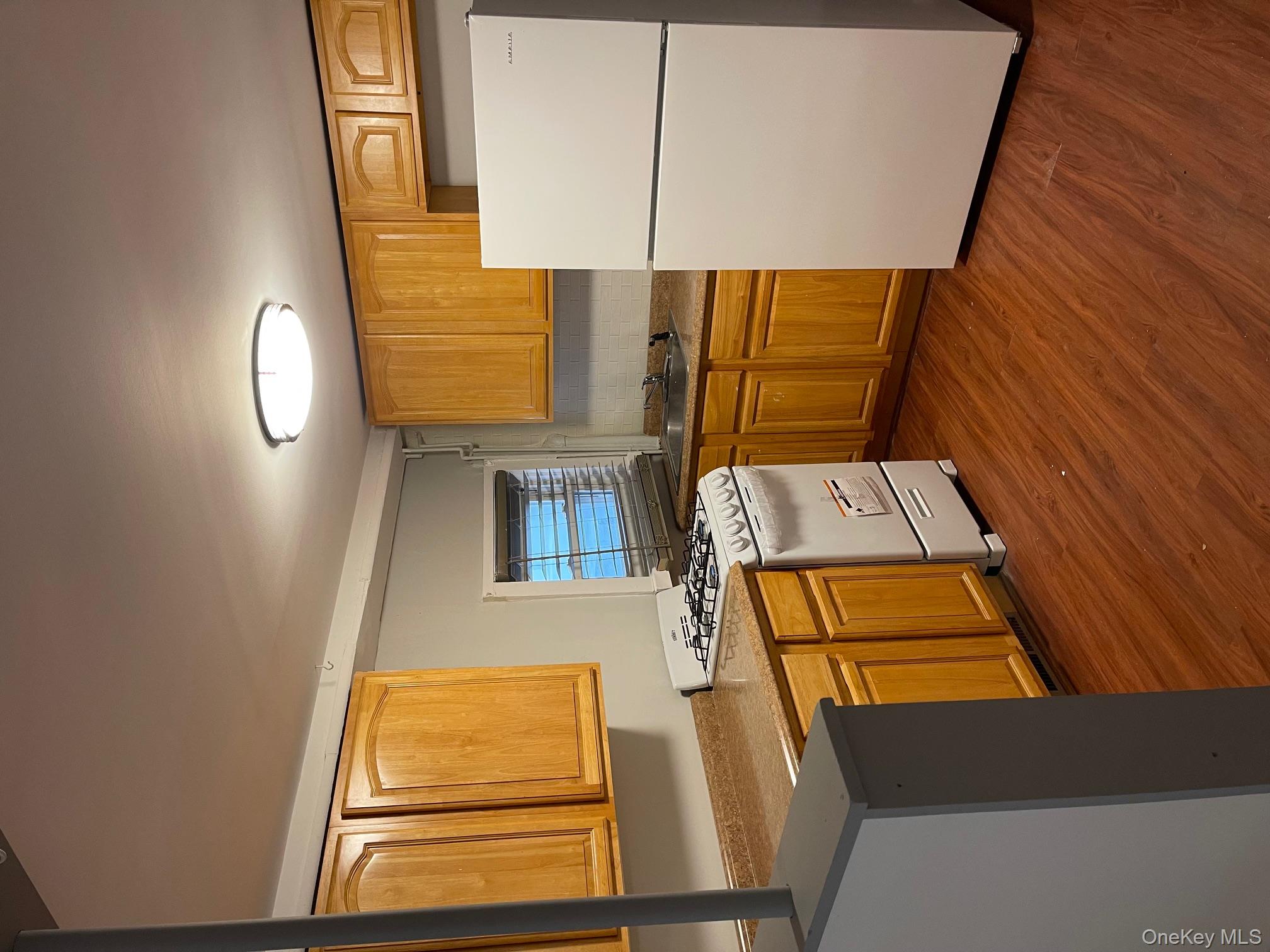 Long Beach, New York 11561, United States, 1 Bedroom Bedrooms, ,1 BathroomBathrooms,Residential,Active,250204