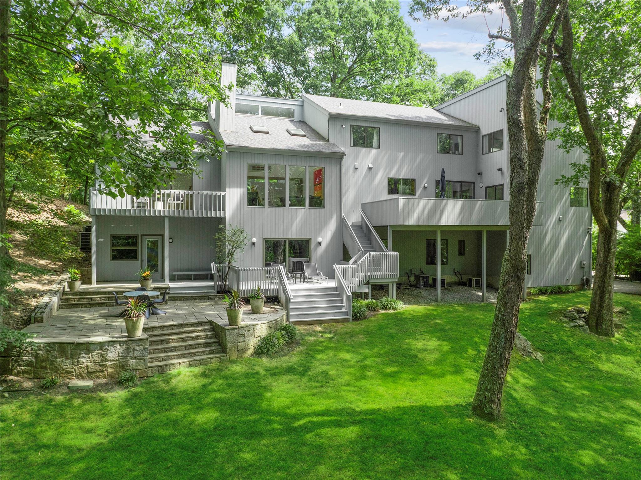 7 High Meadows Road, Mount Kisco, New York image 2