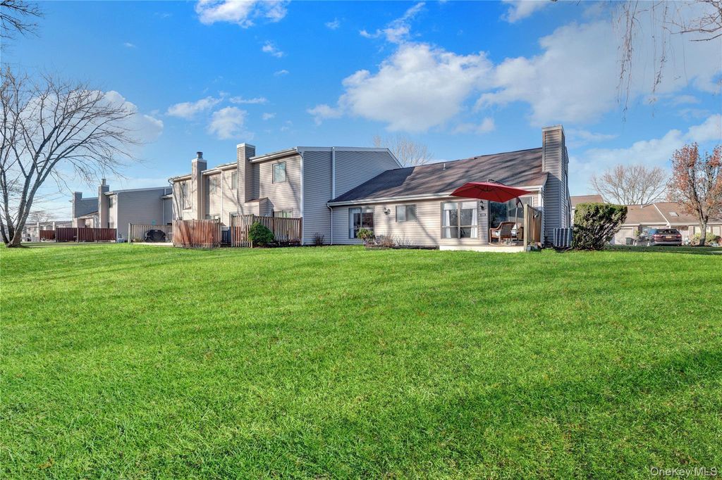 Photo of 248 Pond View Lane, Smithtown, NY 11787 (MLS # 940653)