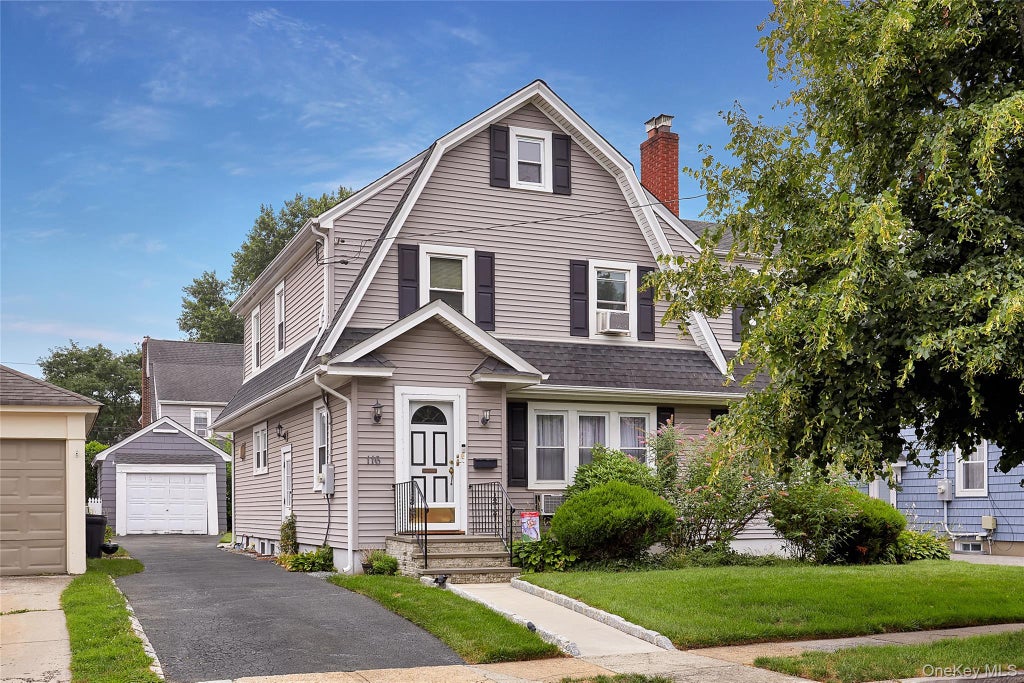 Photo of 116 Oak Street, Floral Park, NY 11001 (MLS # 1066532)