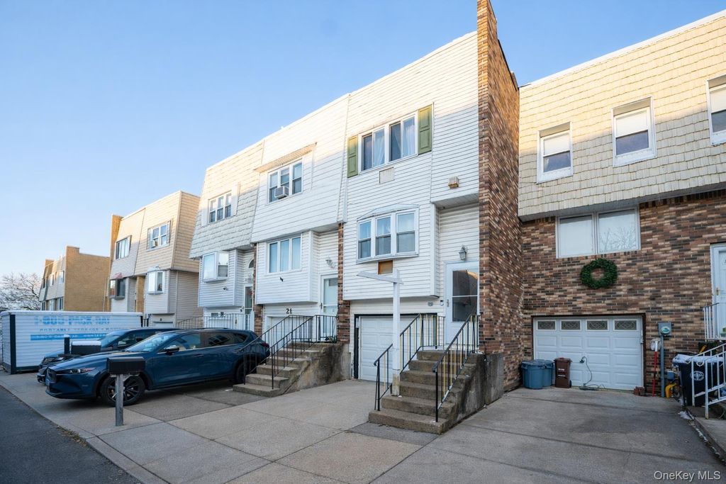 Photo of 23 Yucca Drive, Staten Island, NY 10312 (MLS # 944064)