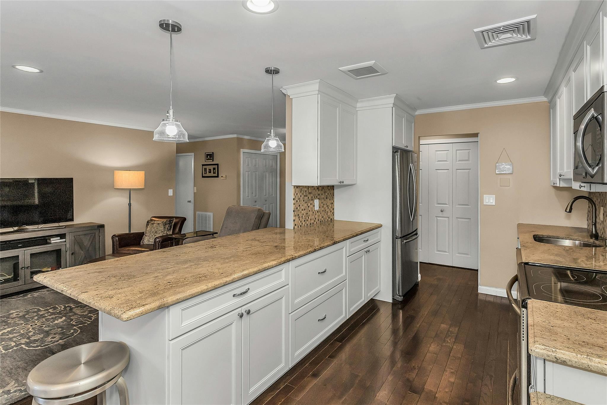 99 S Park Ave #308, Rockville Centre, New York image 13