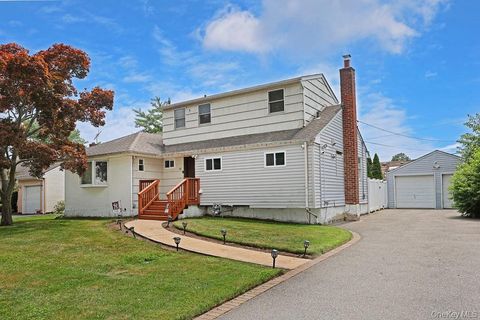 Homes For Sale - 41 Cambria Road<br/> Syosset, NY 11791