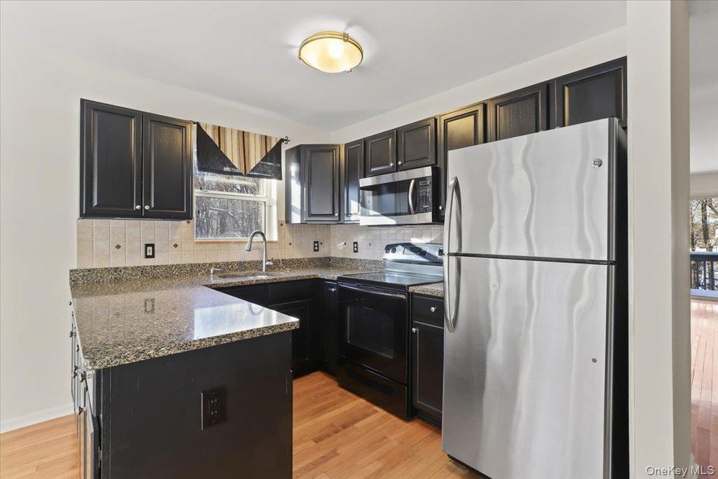 Photo of 51 Hemlock Circle, Peekskill, NY 10566 (MLS # 944640)