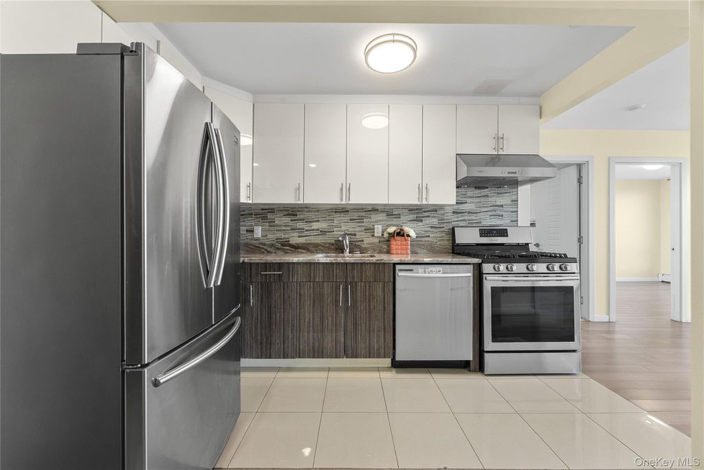 Photo of 138-12 Northern Boulevard, Flushing, NY 11354 (MLS # 943630)