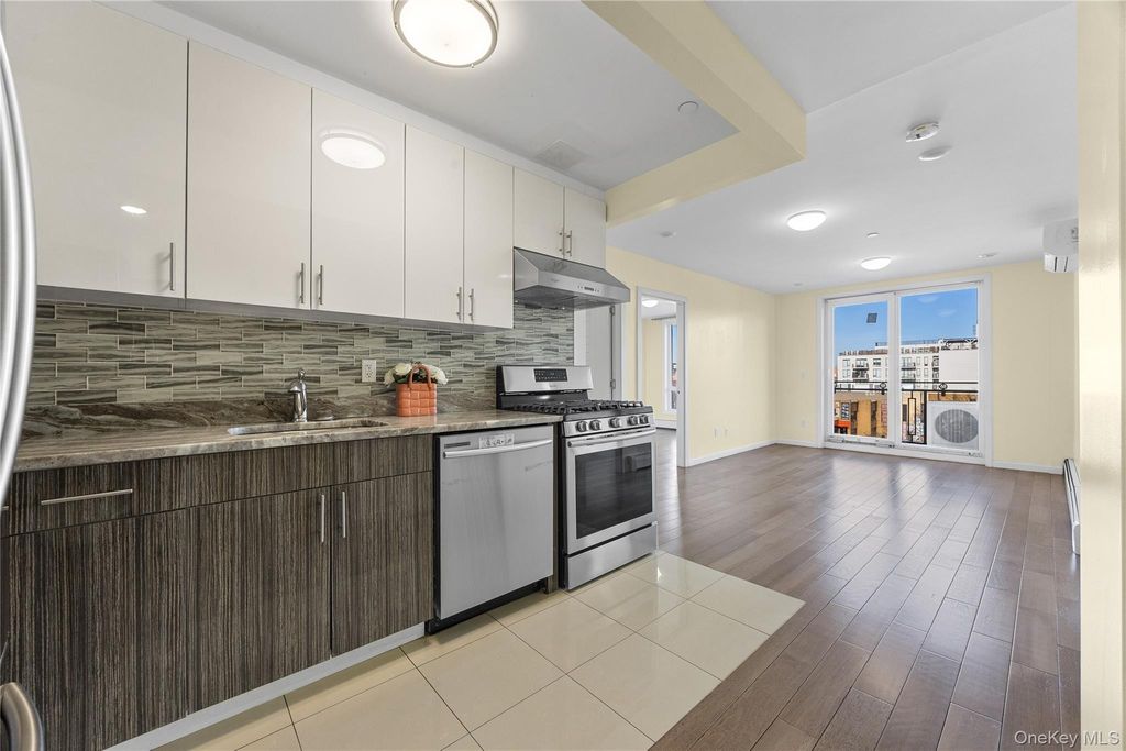 Photo of 138-12 Northern Boulevard, Flushing, NY 11354 (MLS # 943630)