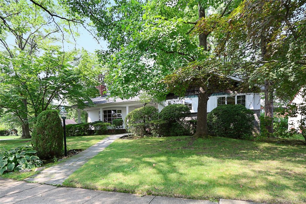 Photo of 245 Birch Drive #roslyn, Roslyn, NY 11576 (MLS # 905544)