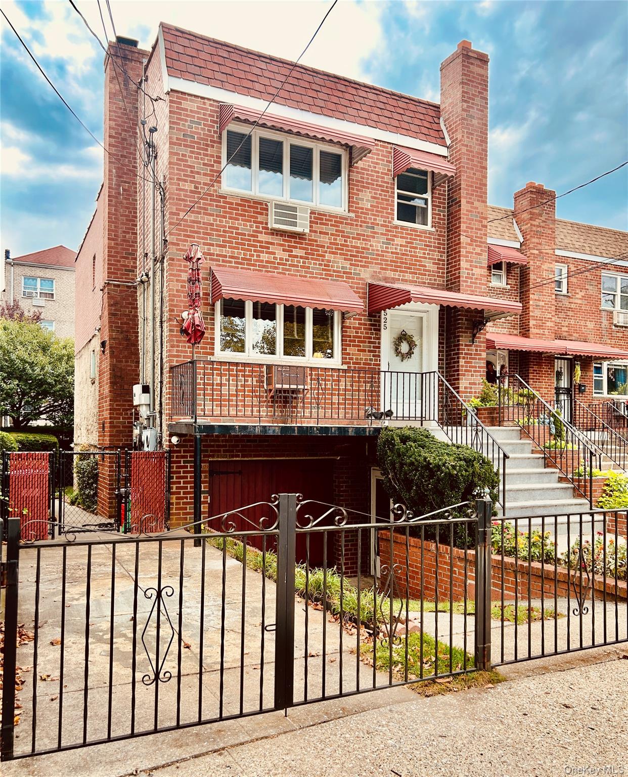 525 Hollywood Avenue