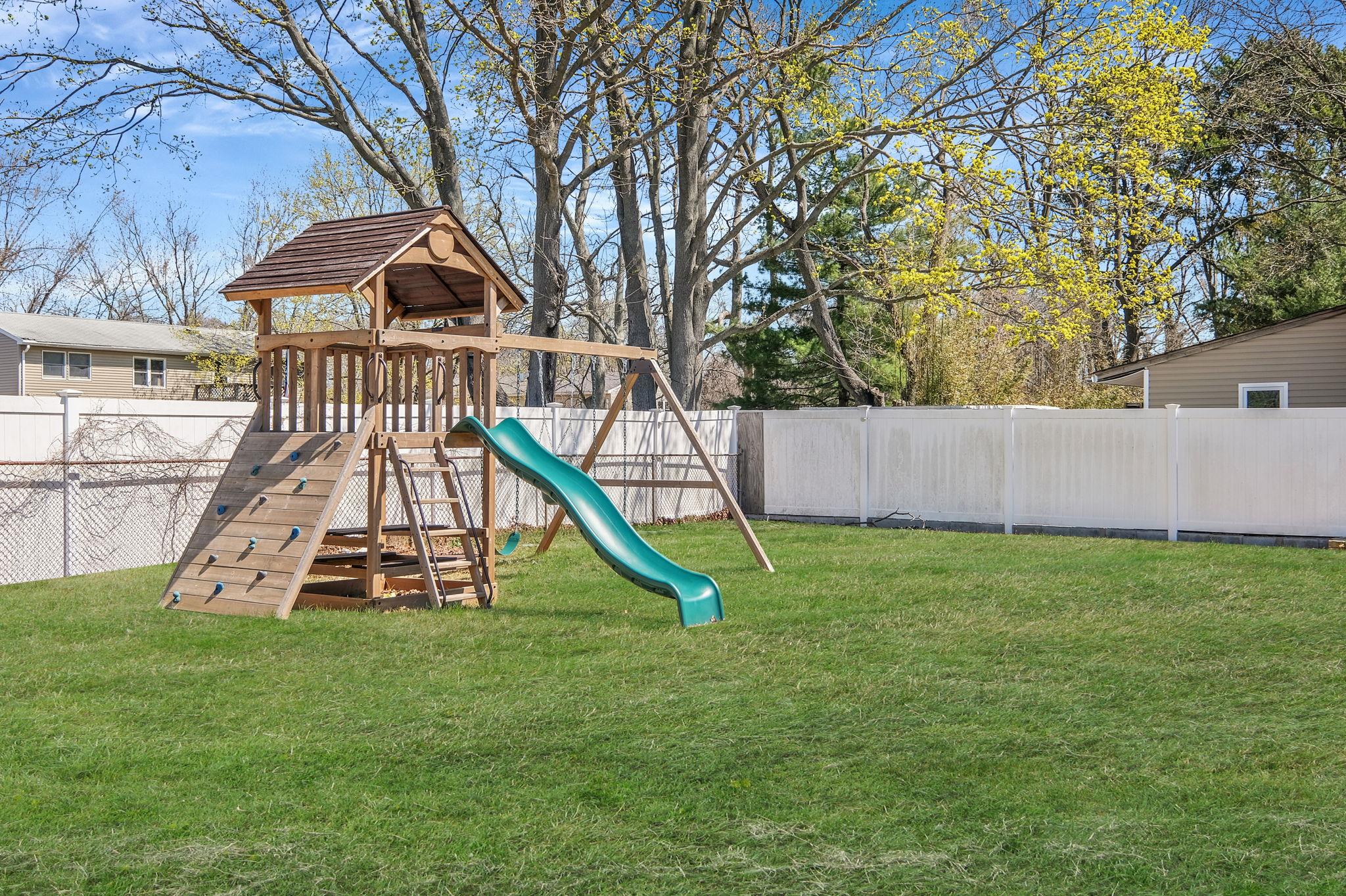 181 Beaverdam Road, Islip, New York image 36