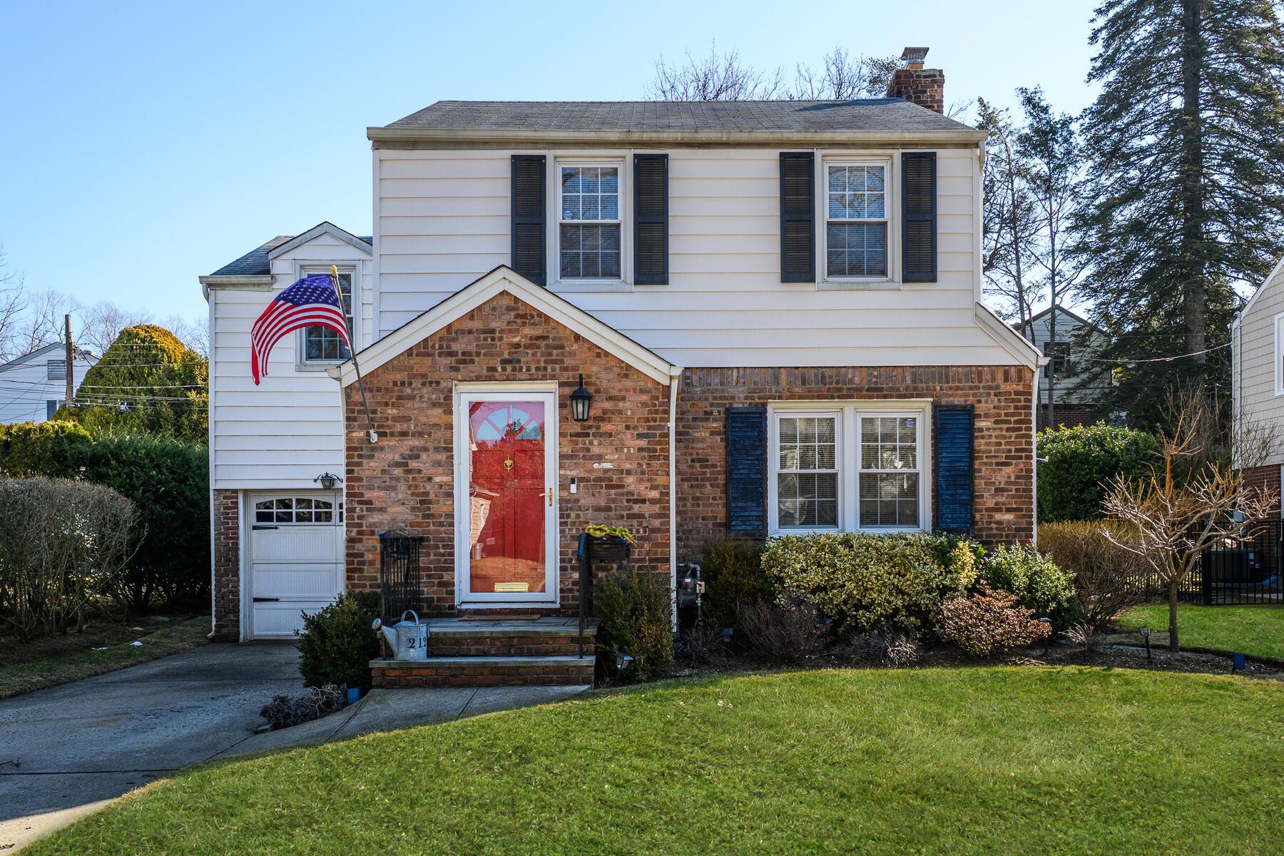 212 Fernwood Terrace, Stewart Manor, New York image 1