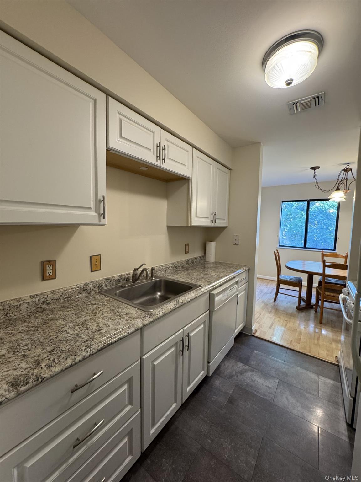 Poughkeepsie, New York 12603, United States, 2 Bedrooms Bedrooms, ,1 BathroomBathrooms,Residential,Active,189277