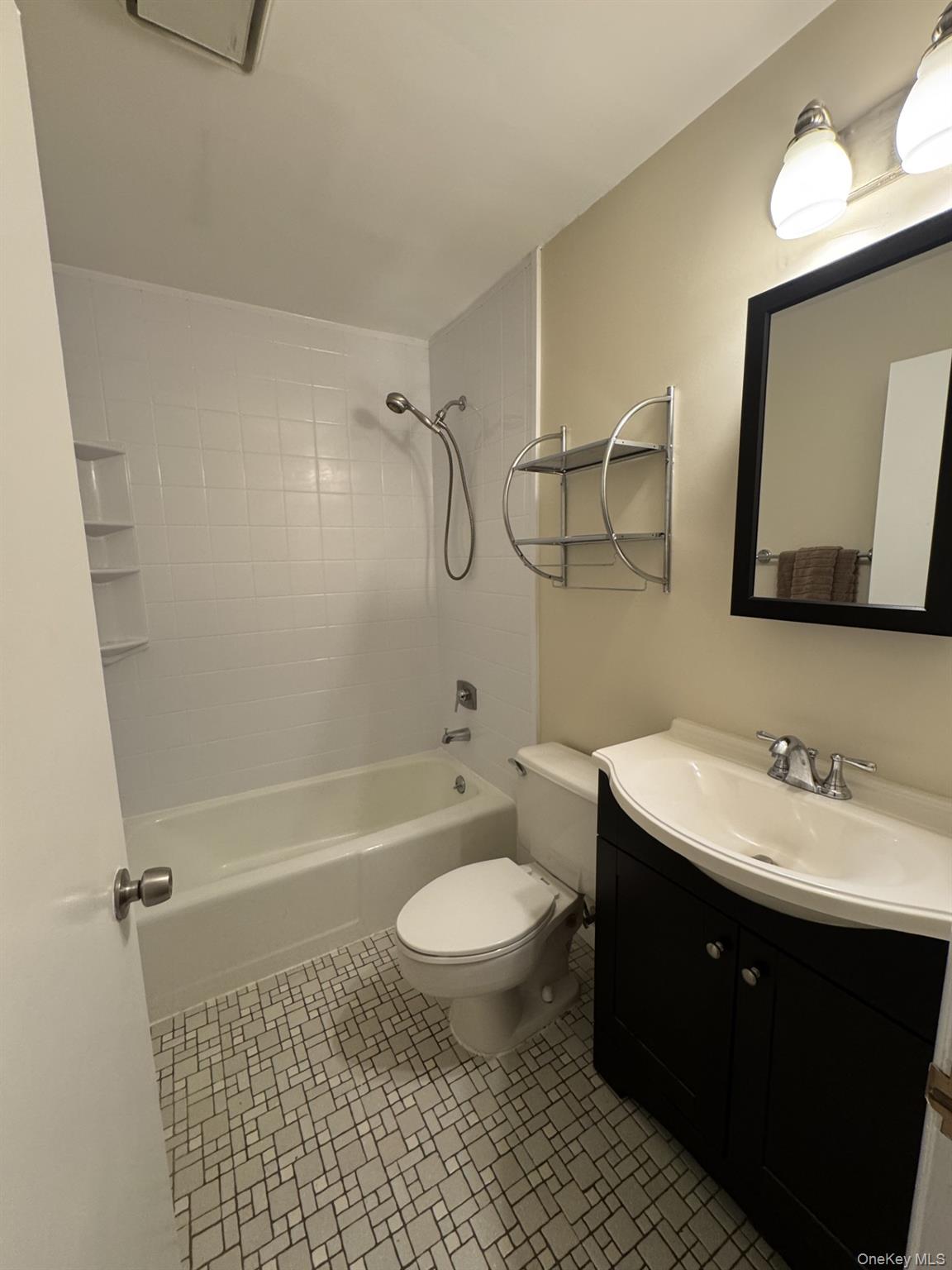 Poughkeepsie, New York 12603, United States, 2 Bedrooms Bedrooms, ,1 BathroomBathrooms,Residential,Active,189277