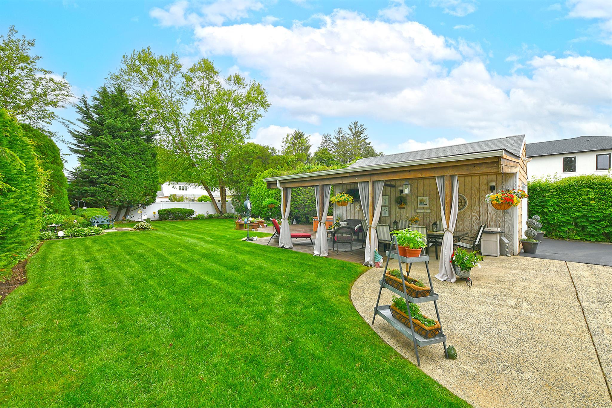 2747 Falcon Street, East Meadow, New York image 27
