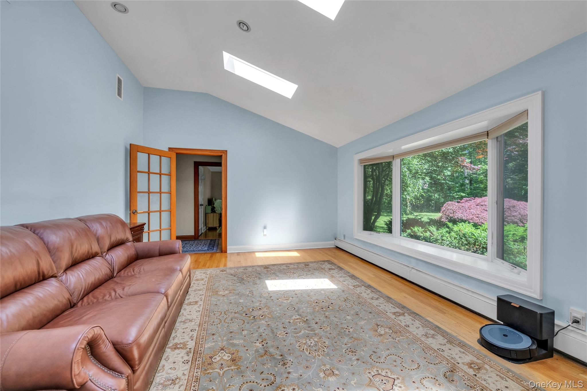5 Eden Roc Drive