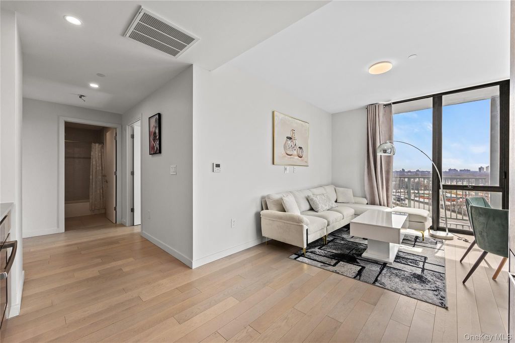 Photo of 131-02A 40th Road Rd #9H, Flushing, NY 11354 (MLS # 1003575)
