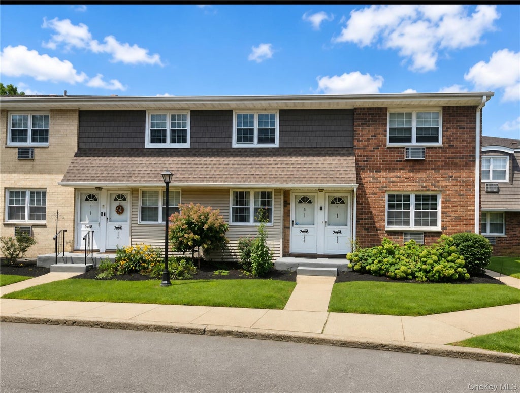 Photo of 5218 Wilshire Lane #5218, Oakdale, NY 11769 (MLS # 1042589)