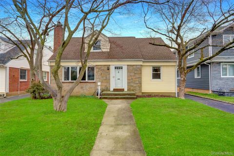 Homes For Sale - 892 Bryant Avenue<br/> Nassau County, New Hyde Park, NY 11040