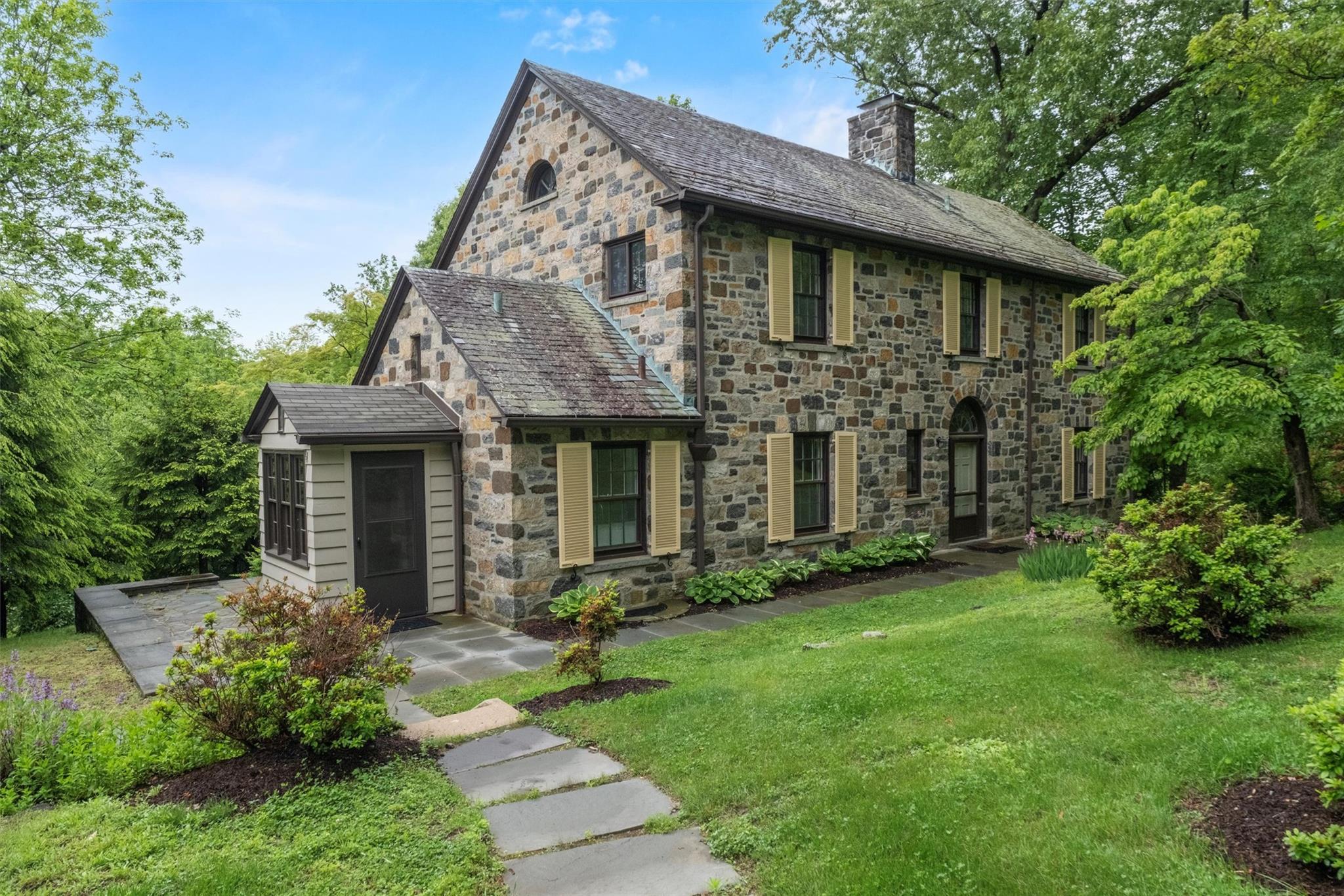 Rental Property at Furnace Dock Road, Cortlandt Manor, New York - Bedrooms: 4 
Bathrooms: 3 
Rooms: 9  - $6,000 MO.