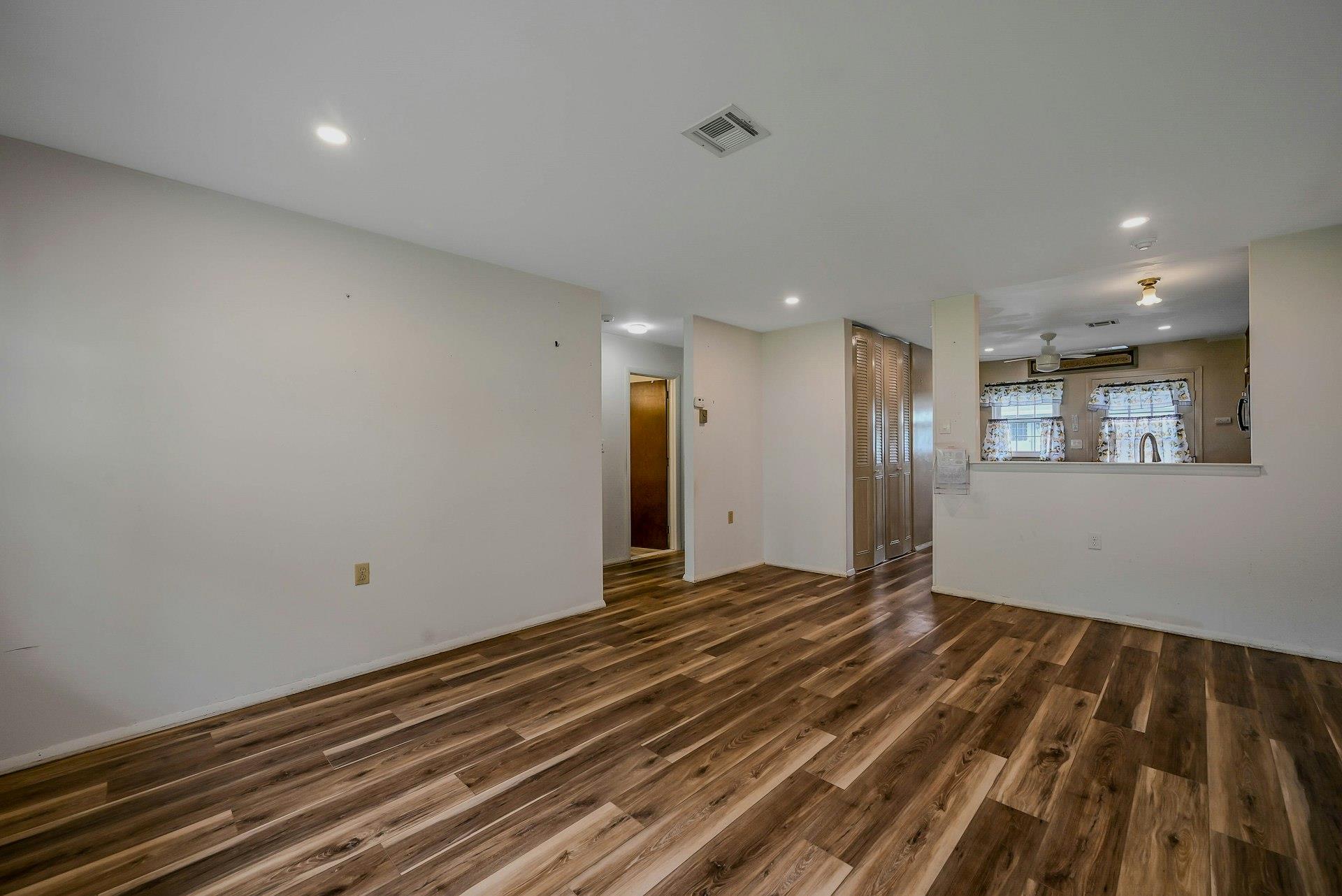 374 #A Woodbridge Drive #A, Ridge, New York image 9