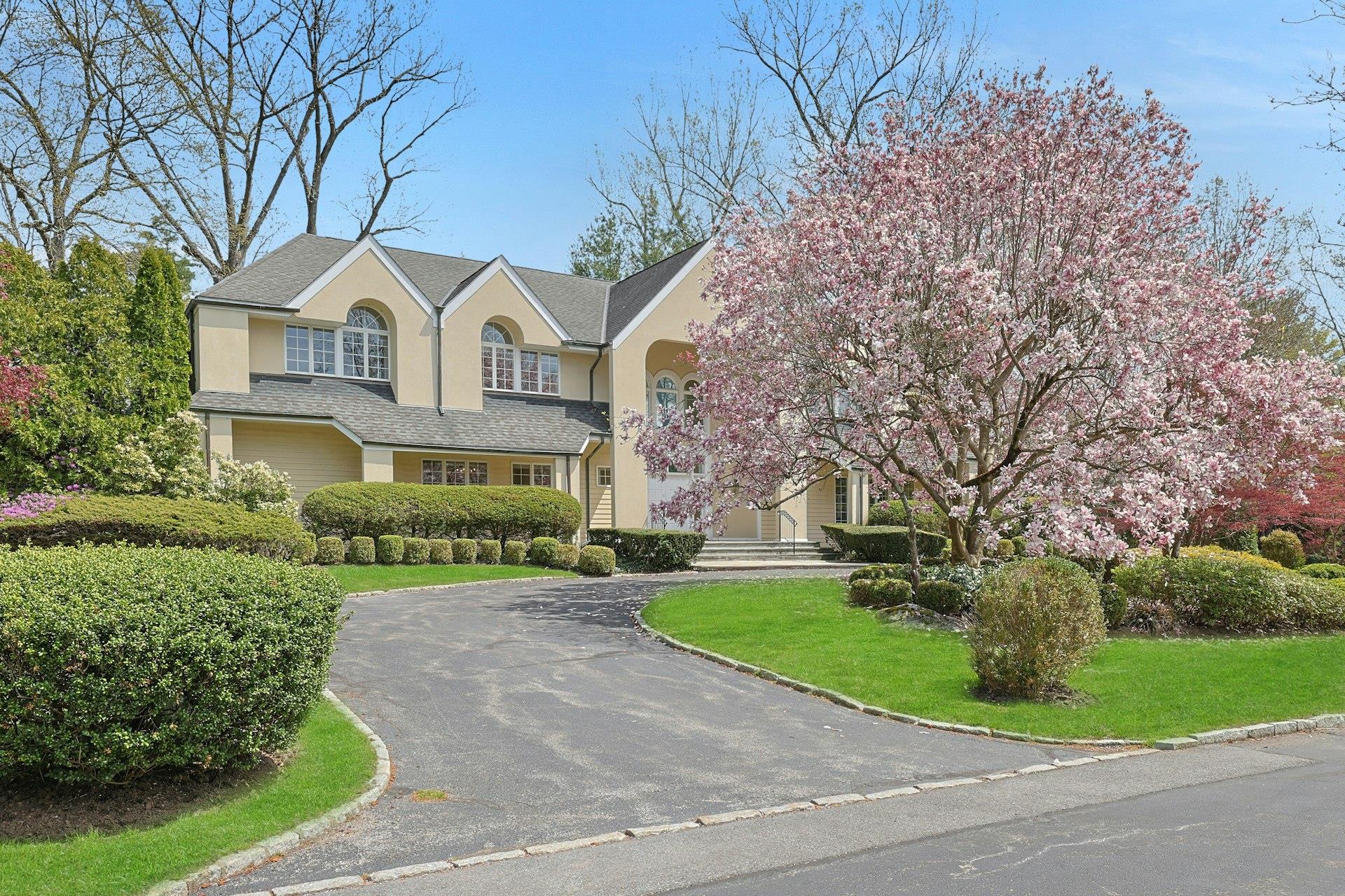 Sherbrooke Park, Purchase, New York - 5 Bedrooms  
6 Bathrooms  
10 Rooms - 