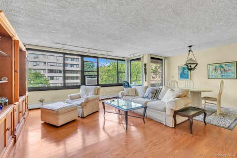 Photo for 166-10 Powells Cove Boulevard 5D
