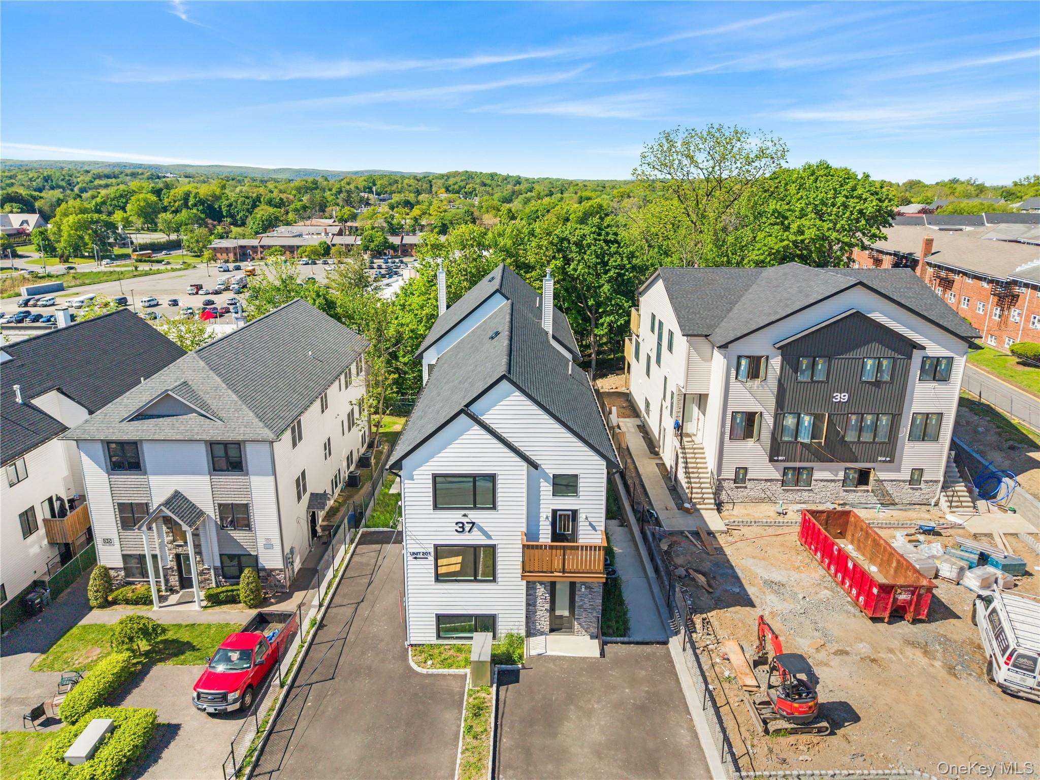 37 Ewing Avenue 201