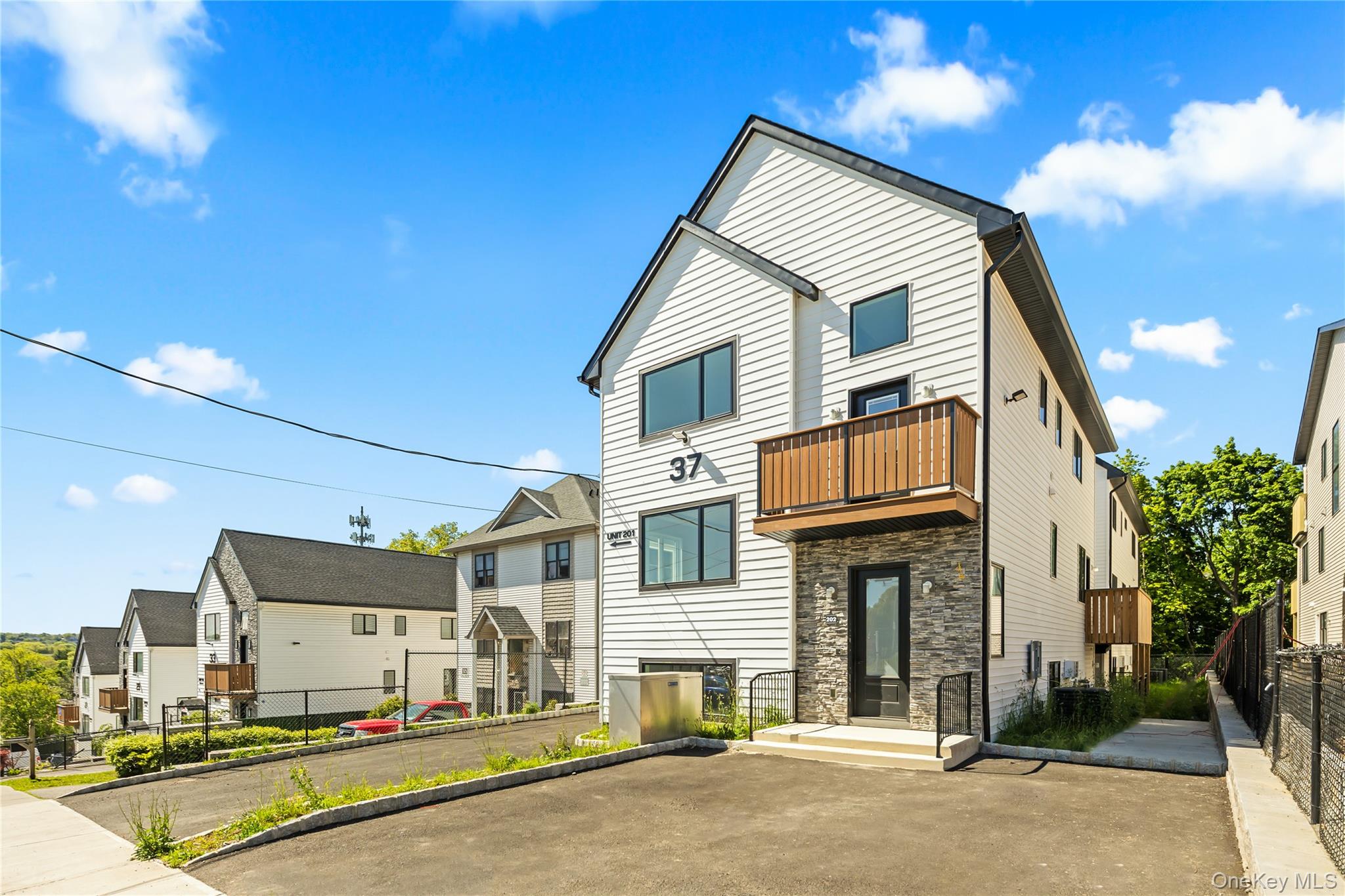 37 Ewing Avenue 201