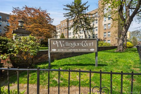 Photo of 472 Gramatan Avenue #Bldg 4 Unit 2U, Fleetwood, NY 10552 (MLS # 985563)