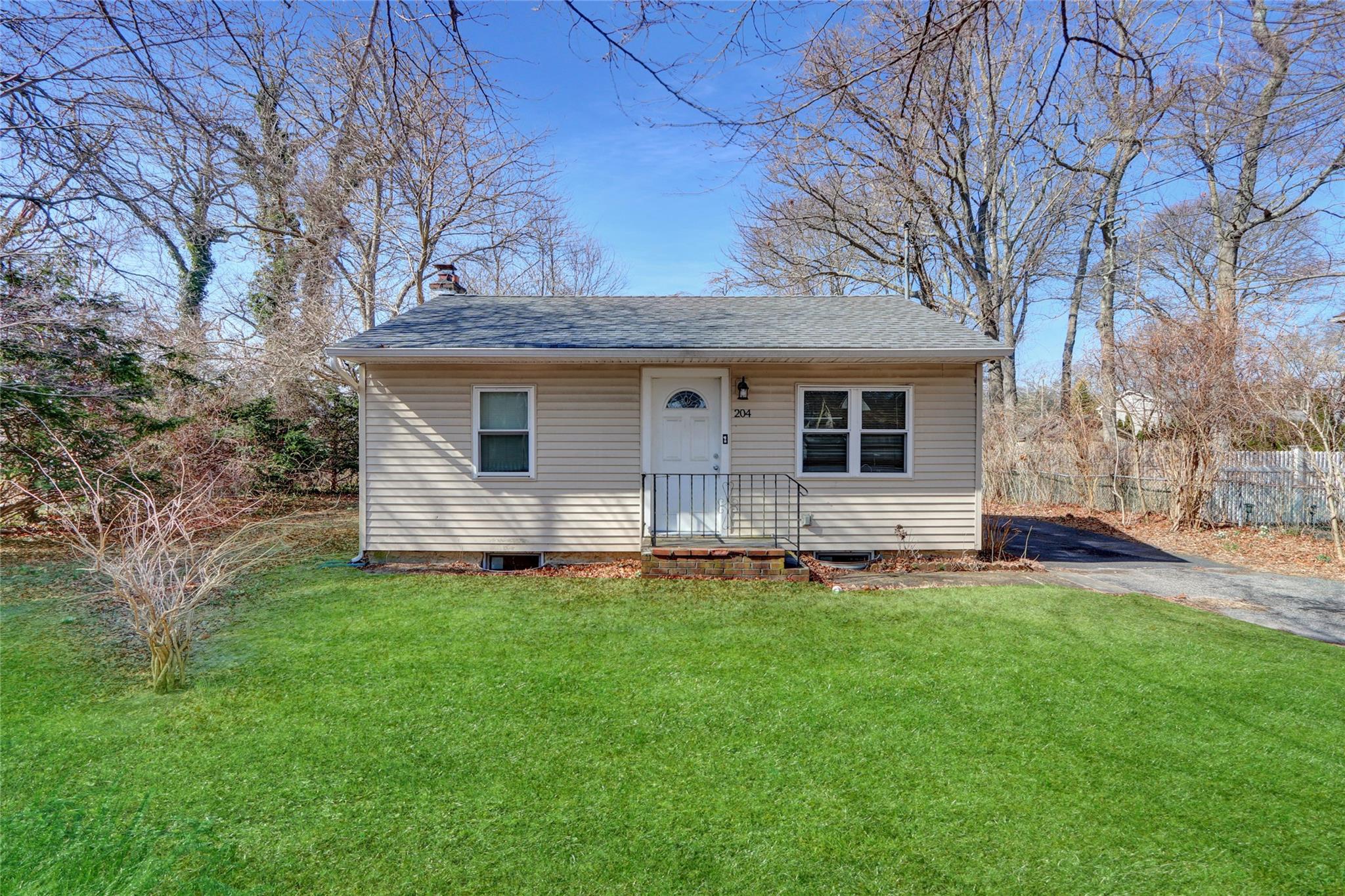 204 Mckinley Drive, Mastic Beach, New York image 2