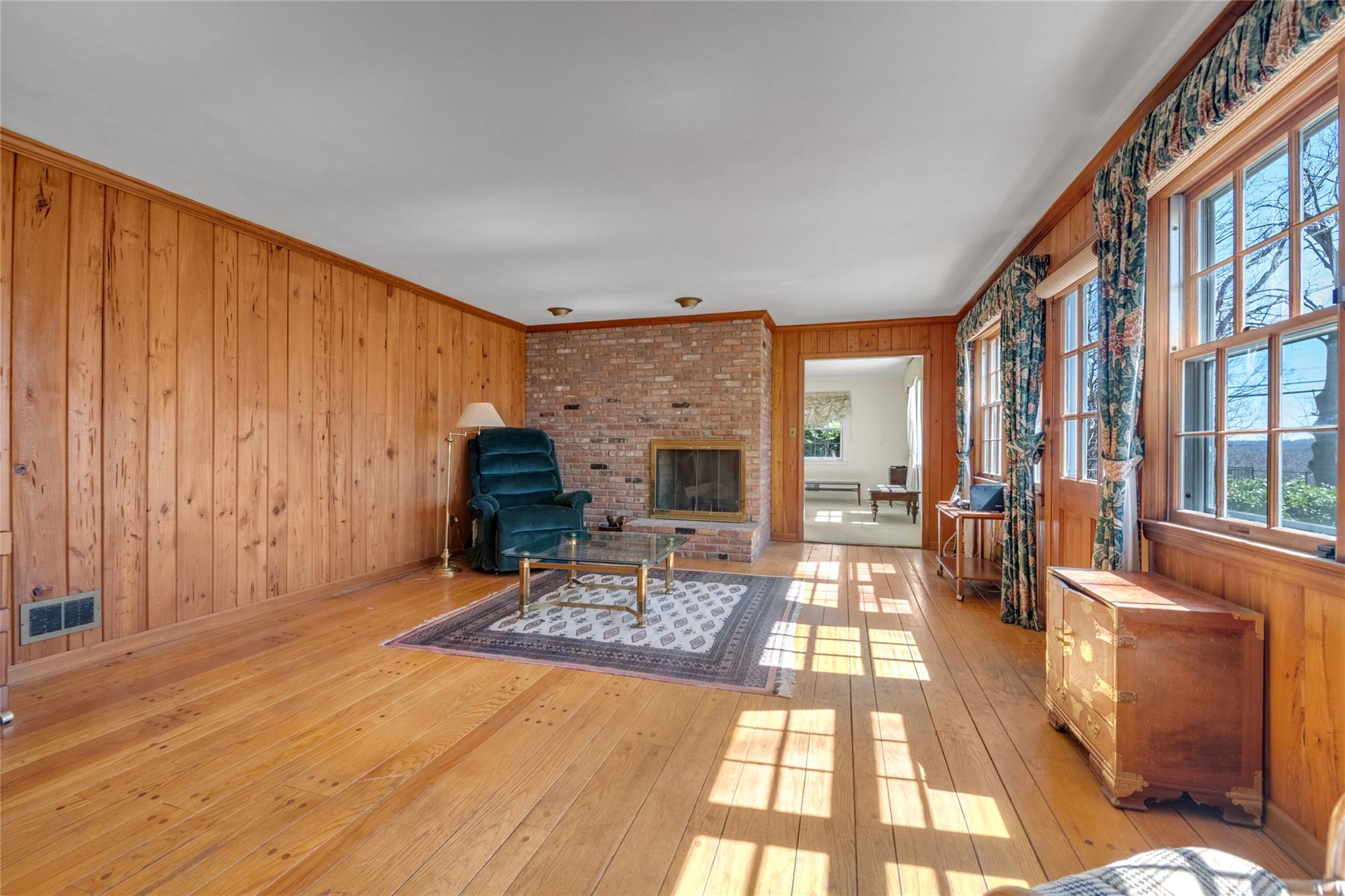 46 N Barkers Point Road, Port Washington, New York image 11