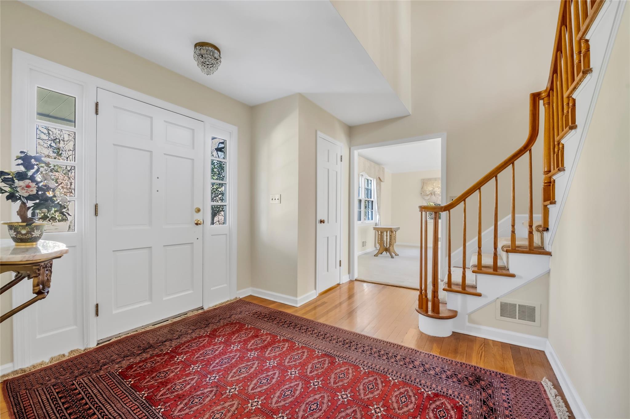 46 N Barkers Point Road, Port Washington, New York image 2