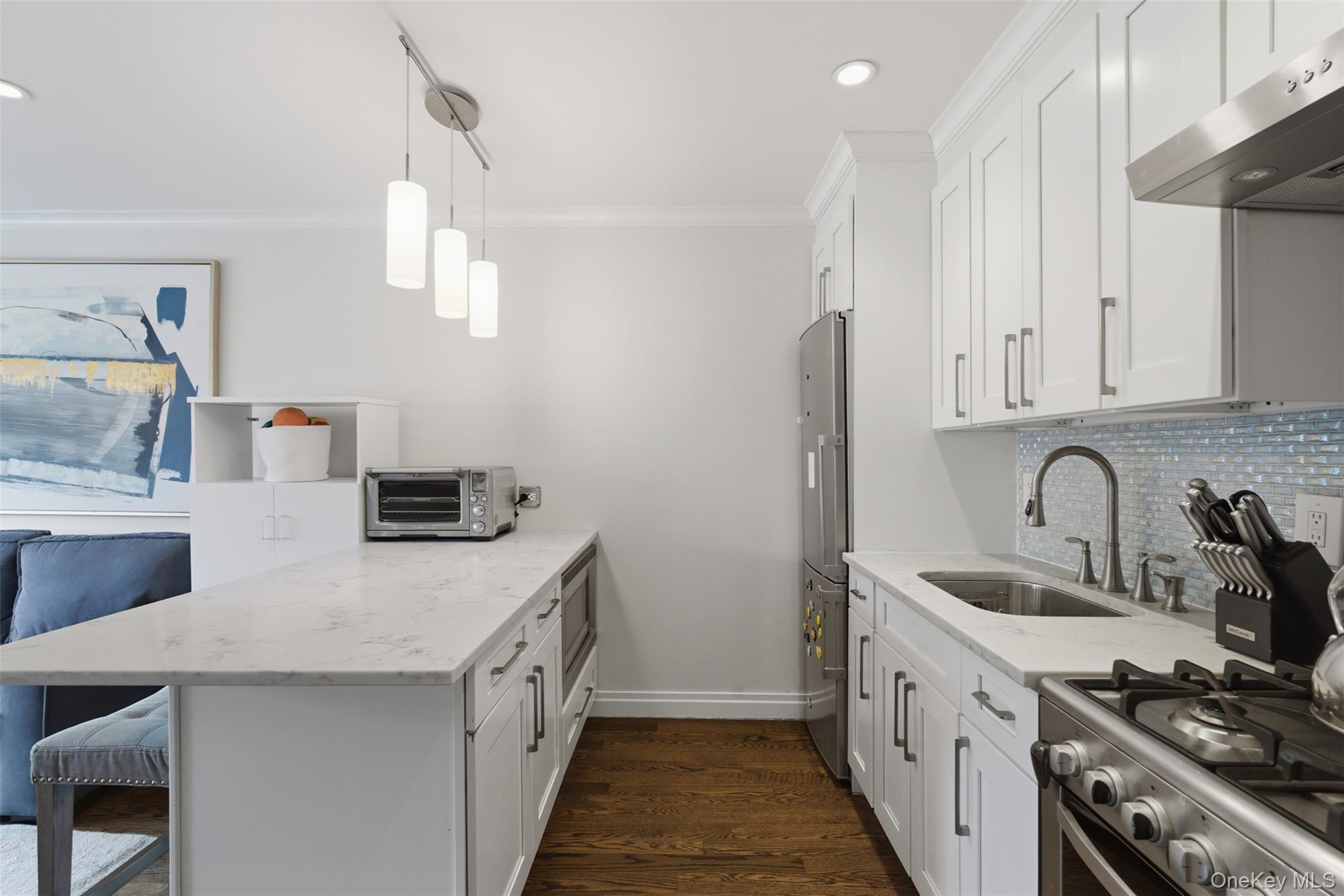 828 Pelhamdale Avenue 3j