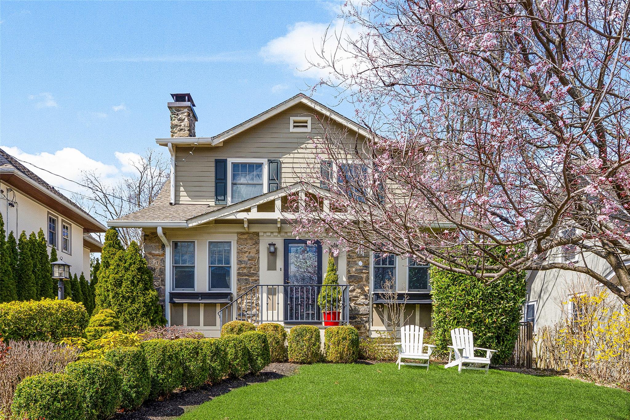 Rental Property at Summit Avenue, Larchmont, New York - Bedrooms: 5 
Bathrooms: 4.5 
Rooms: 10  - $15,000 MO.
