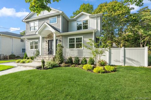 Photo of 51 Netz Place, Albertson, NY 11507 (MLS # 923862)