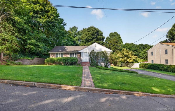 31 FRANCIS TER, GLEN COVE, NY 11542 - Image d4849e66d8382eb4d976c59dcee7828f/1852025493