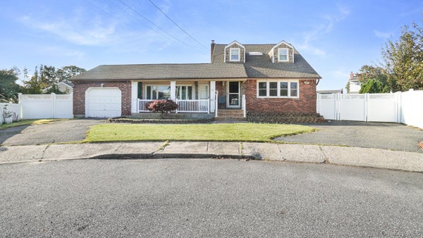 10 VICTOR CT, HICKSVILLE, NY 11801 - Image d487260bb55eba13d70980ee2e9a9b76/951157280
