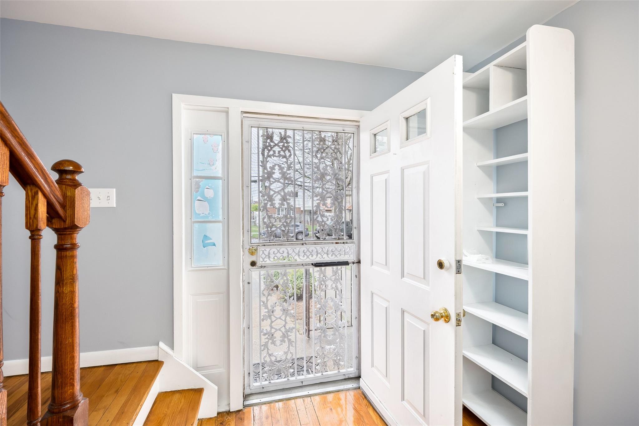 Rental Property at 43rd Avenue 2F, Bayside, Queens, NY - Bedrooms: 3 
Bathrooms: 2 
Rooms: 6  - $3,600 MO.