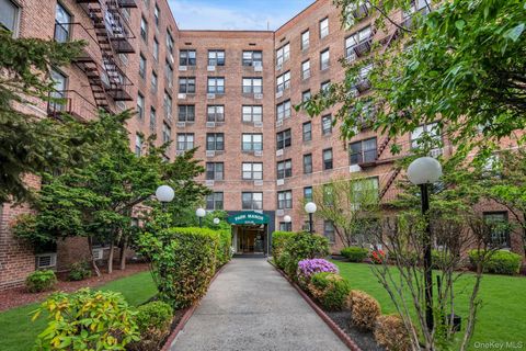 Photo of 100-25 Queens Boulevard #6E, Forest Hills, NY 11375 (MLS # 995819)