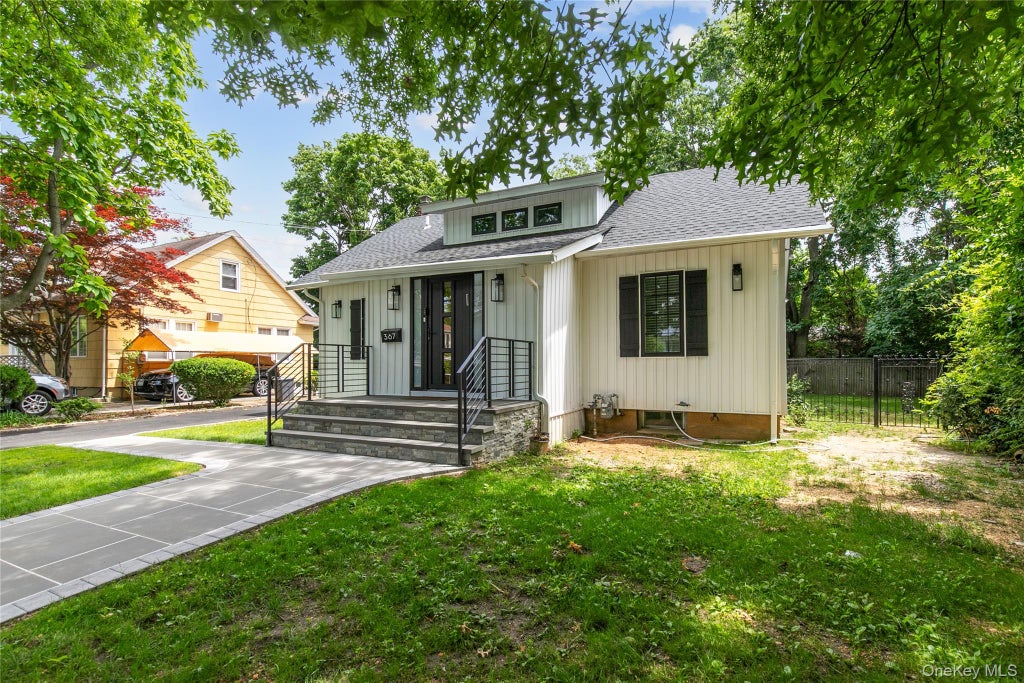 Photo of 367 Summit Avenue, Cedarhurst, NY 11516 (MLS # 1016485)