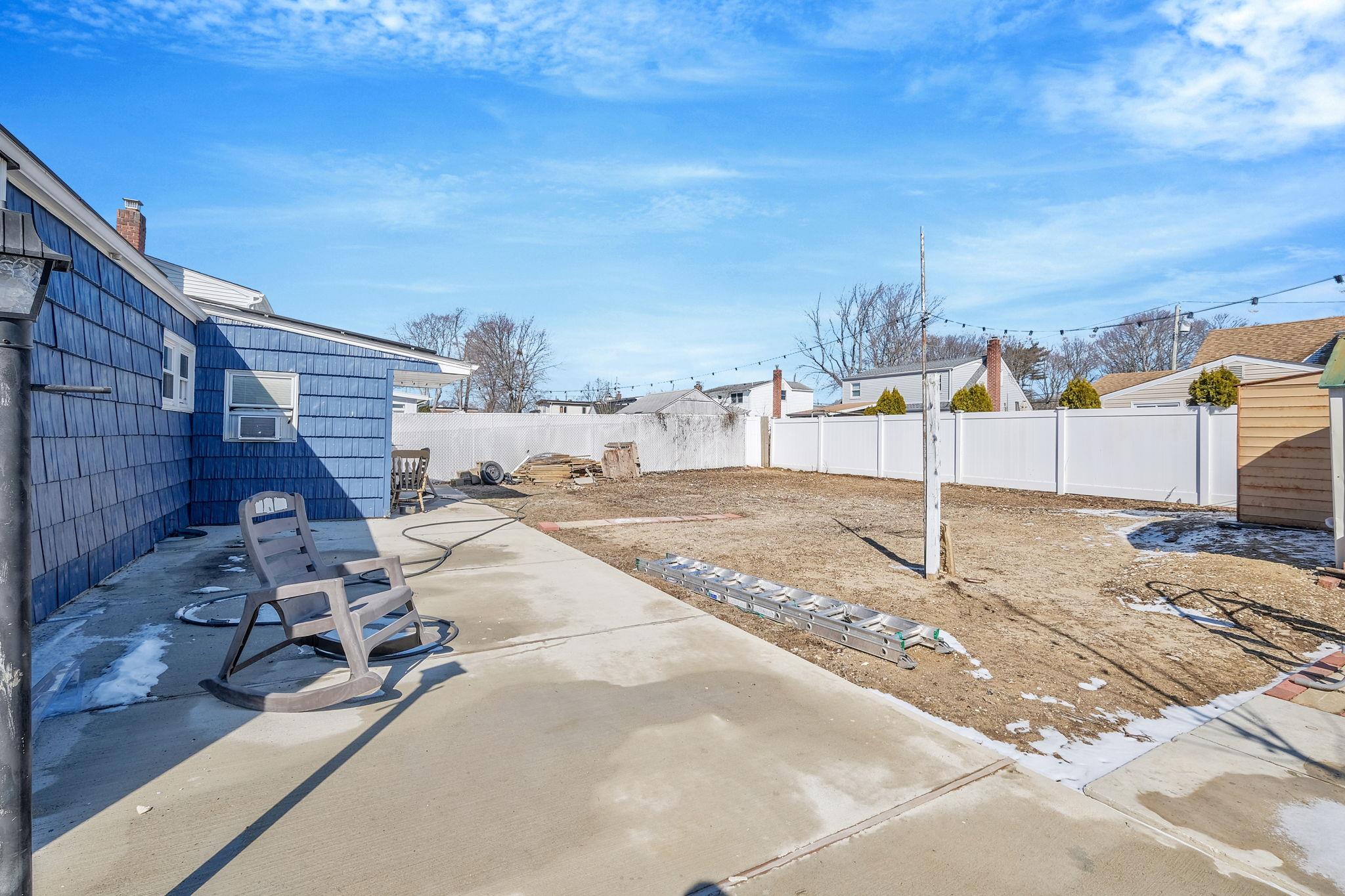 456 N Ontario Avenue, Lindenhurst, New York image 5