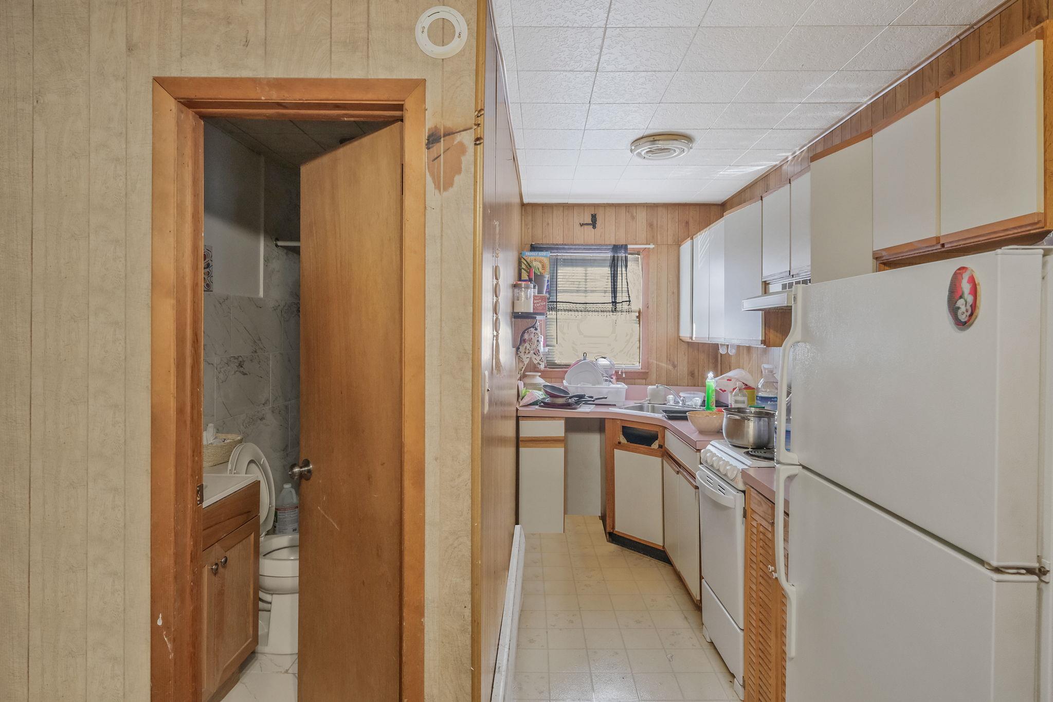 456 N Ontario Avenue, Lindenhurst, New York image 32