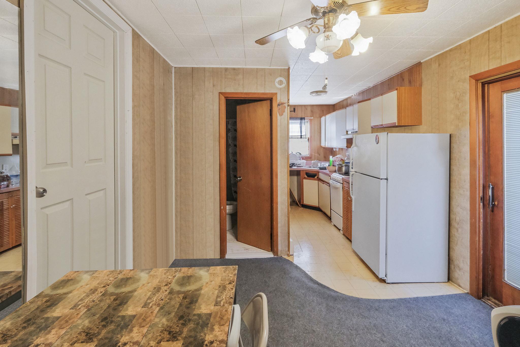 456 N Ontario Avenue, Lindenhurst, New York image 33
