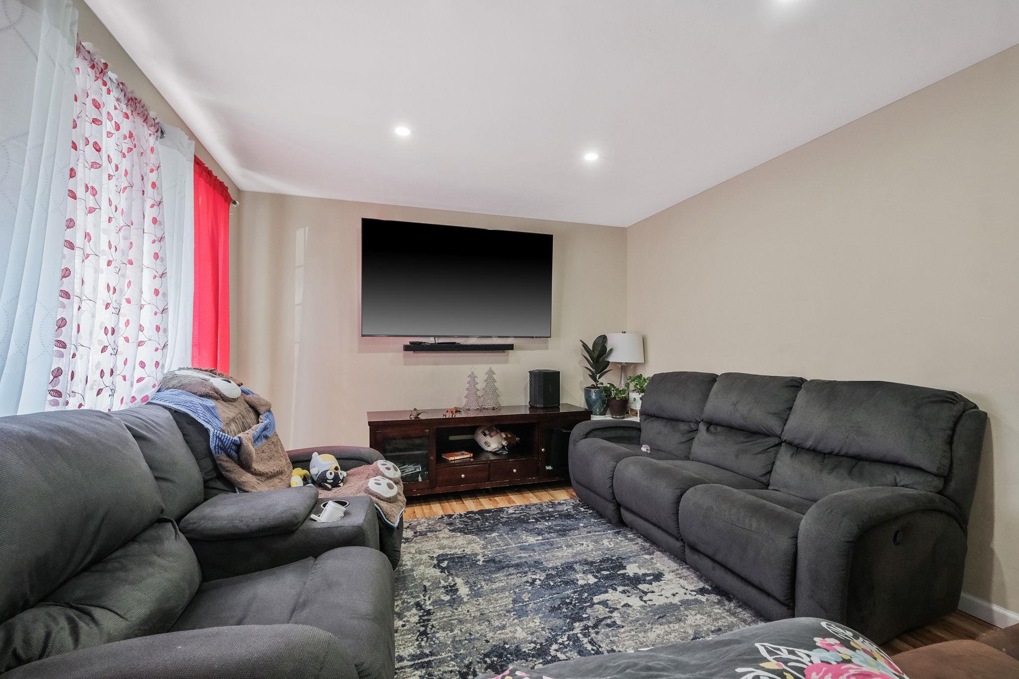 456 N Ontario Avenue, Lindenhurst, New York image 16