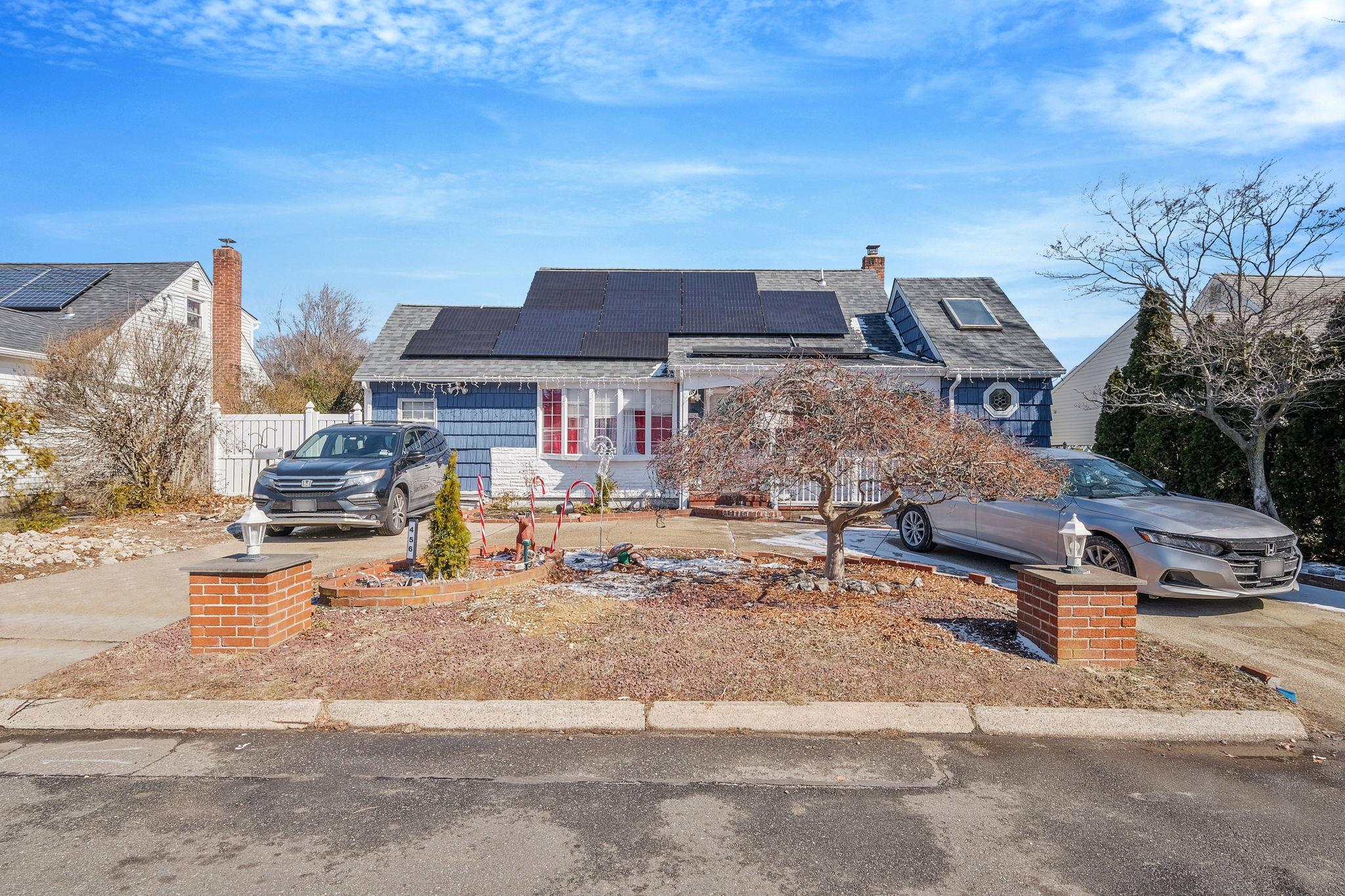 456 N Ontario Avenue, Lindenhurst, New York image 2