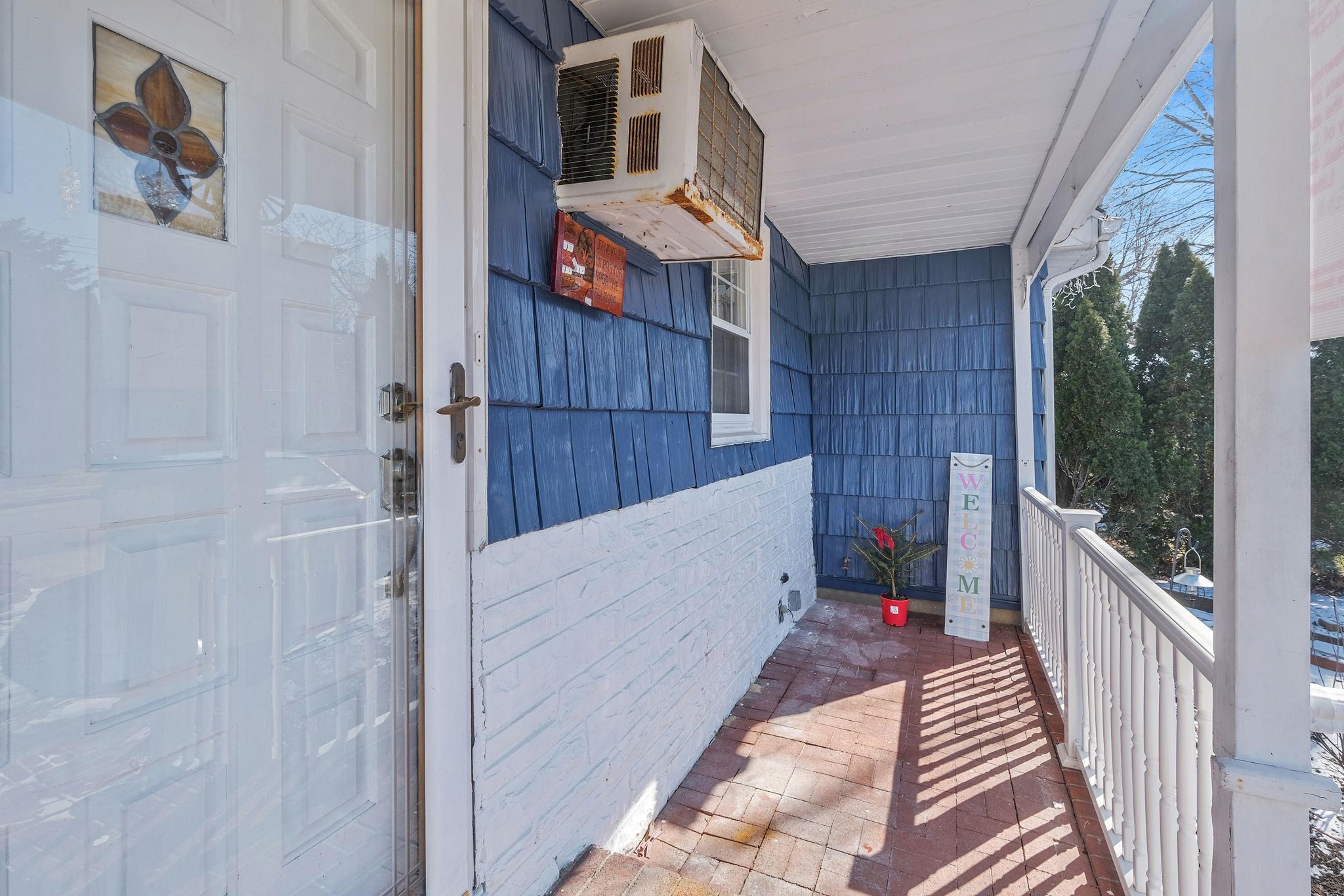 456 N Ontario Avenue, Lindenhurst, New York image 4