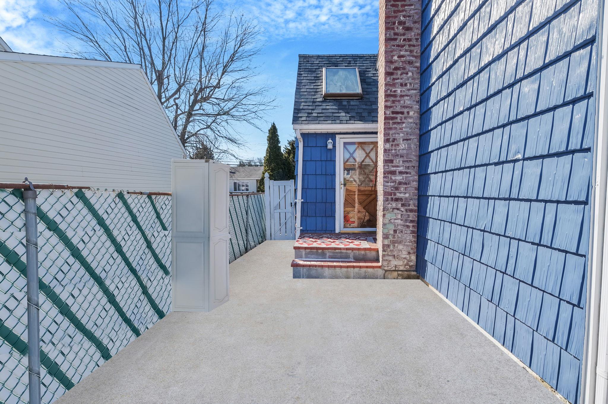 456 N Ontario Avenue, Lindenhurst, New York image 6