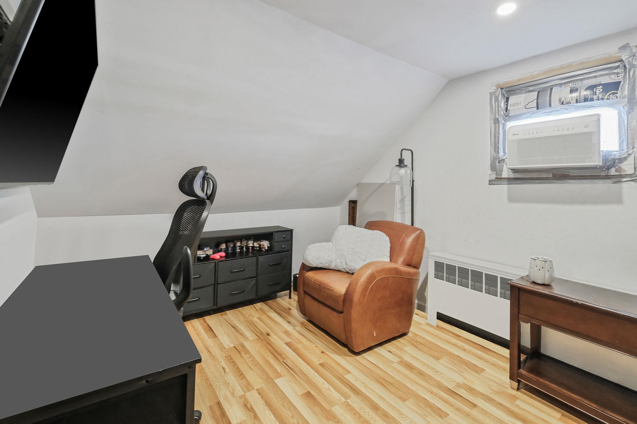 456 N Ontario Avenue, Lindenhurst, New York image 25